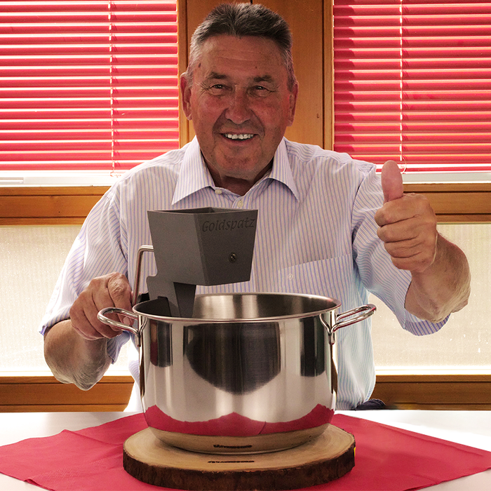 Discover the Secret to Perfect Spätzle: Julius Basso Recommends the Goldspatz MAX Spätzle Machine!