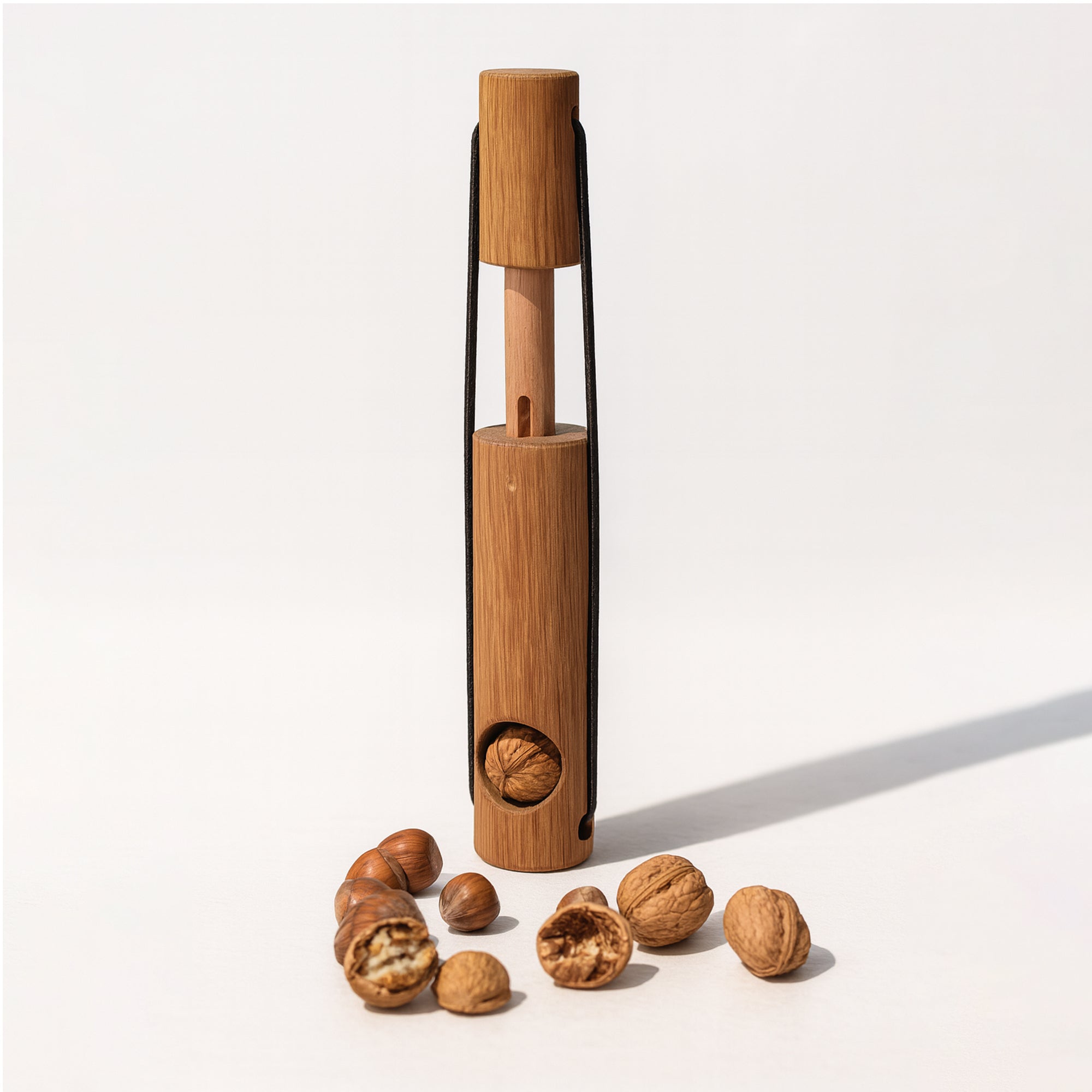 Nutcracker “Nuss Kracher” Oak Wood – Handmade in Germany — Loewen